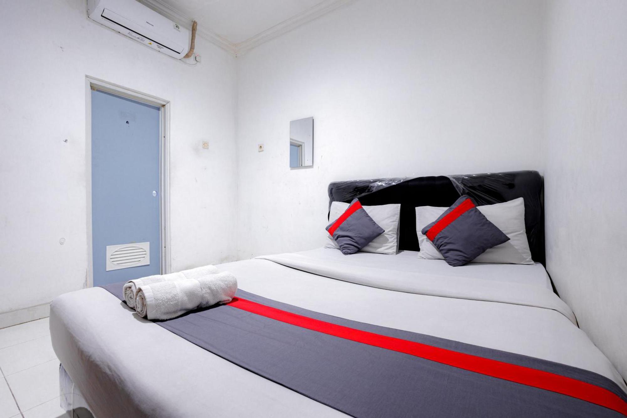 J&B Rooms Tomang Jakarta Mitra Reddoorz Dış mekan fotoğraf