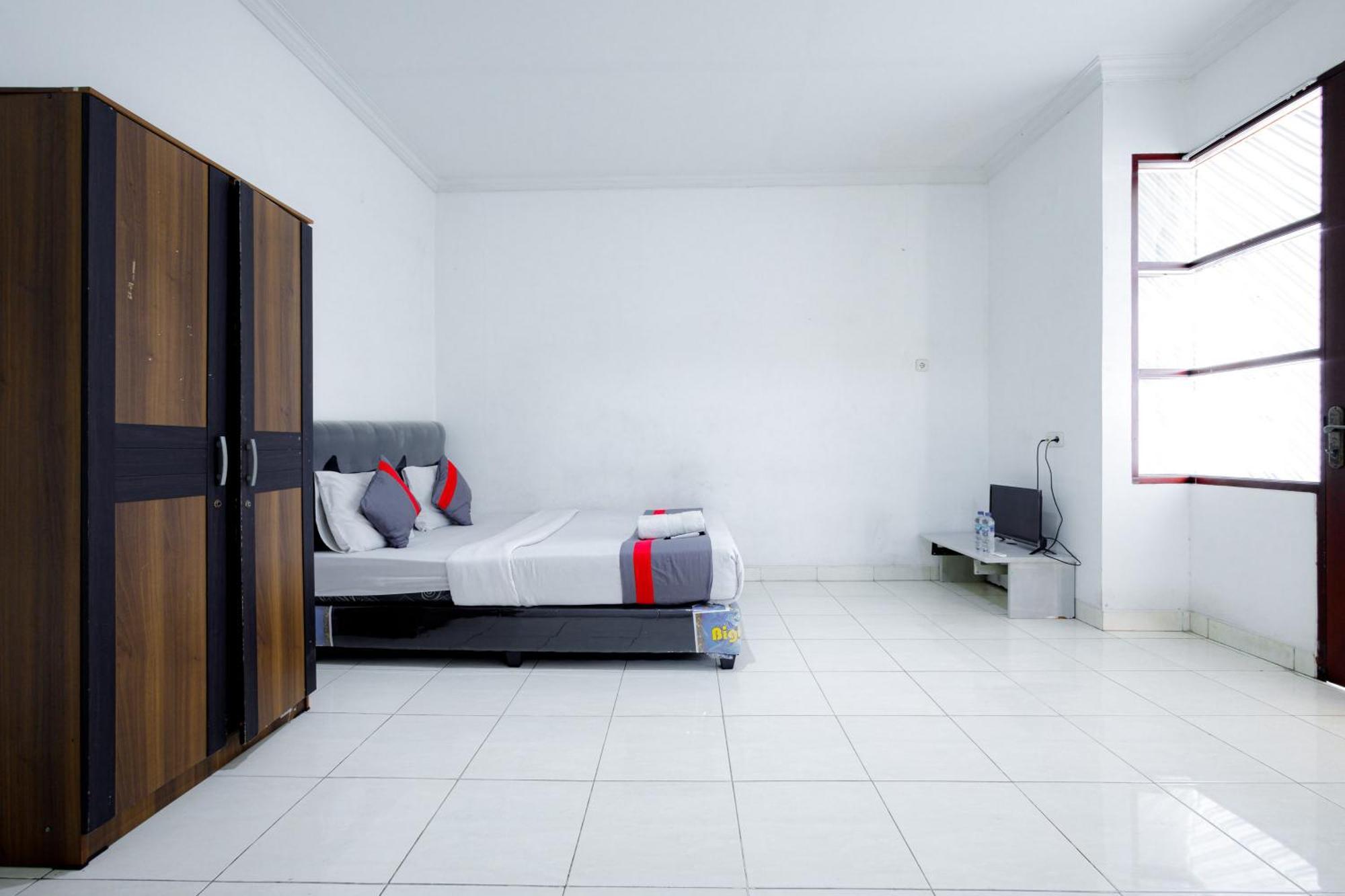 J&B Rooms Tomang Jakarta Mitra Reddoorz Dış mekan fotoğraf