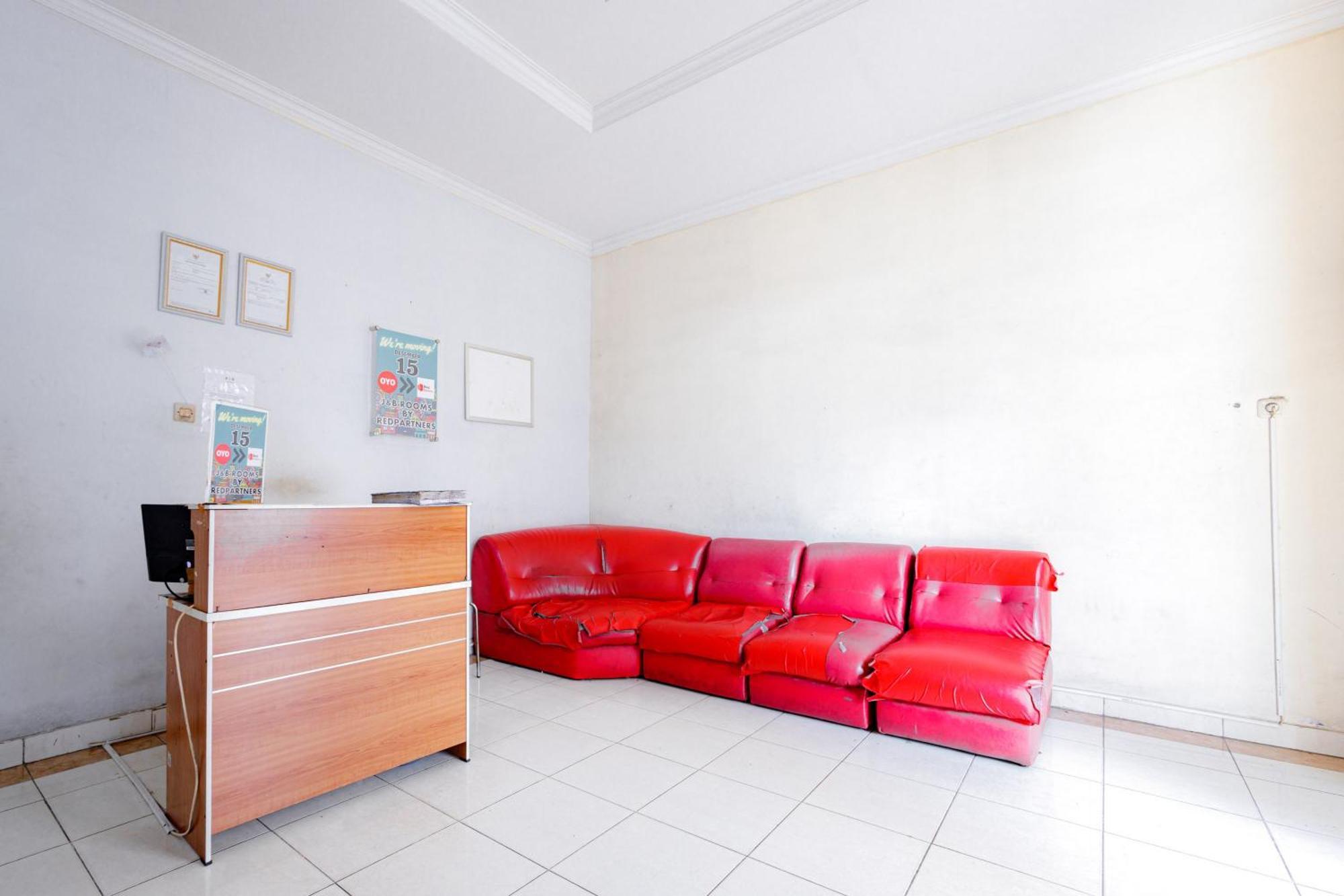 J&B Rooms Tomang Jakarta Mitra Reddoorz Dış mekan fotoğraf