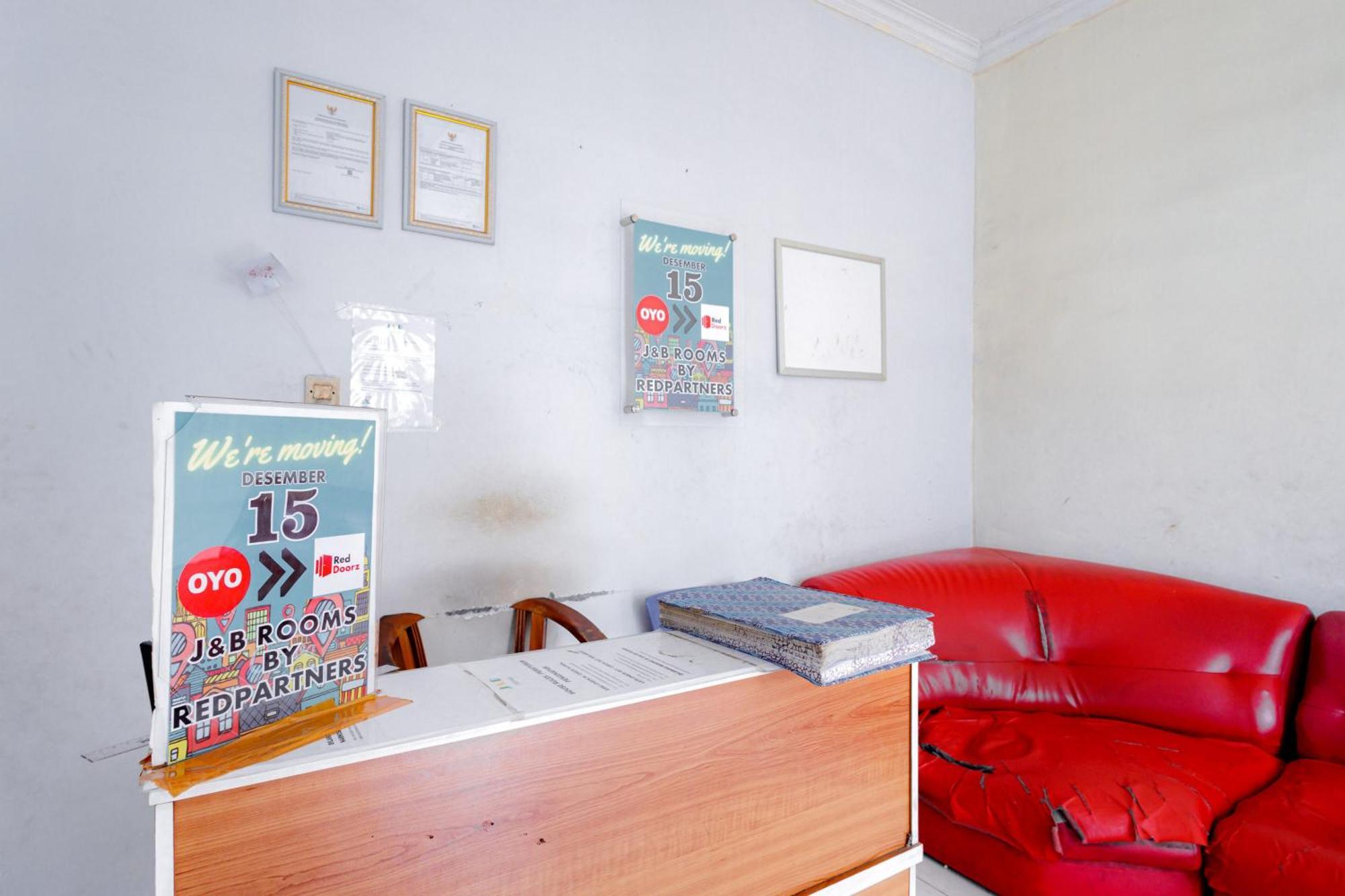 J&B Rooms Tomang Jakarta Mitra Reddoorz Dış mekan fotoğraf