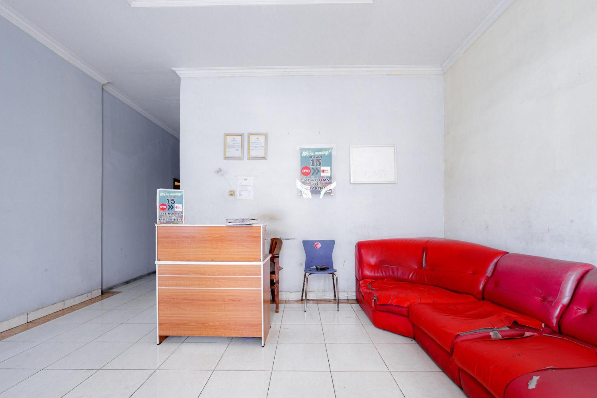 J&B Rooms Tomang Jakarta Mitra Reddoorz Dış mekan fotoğraf