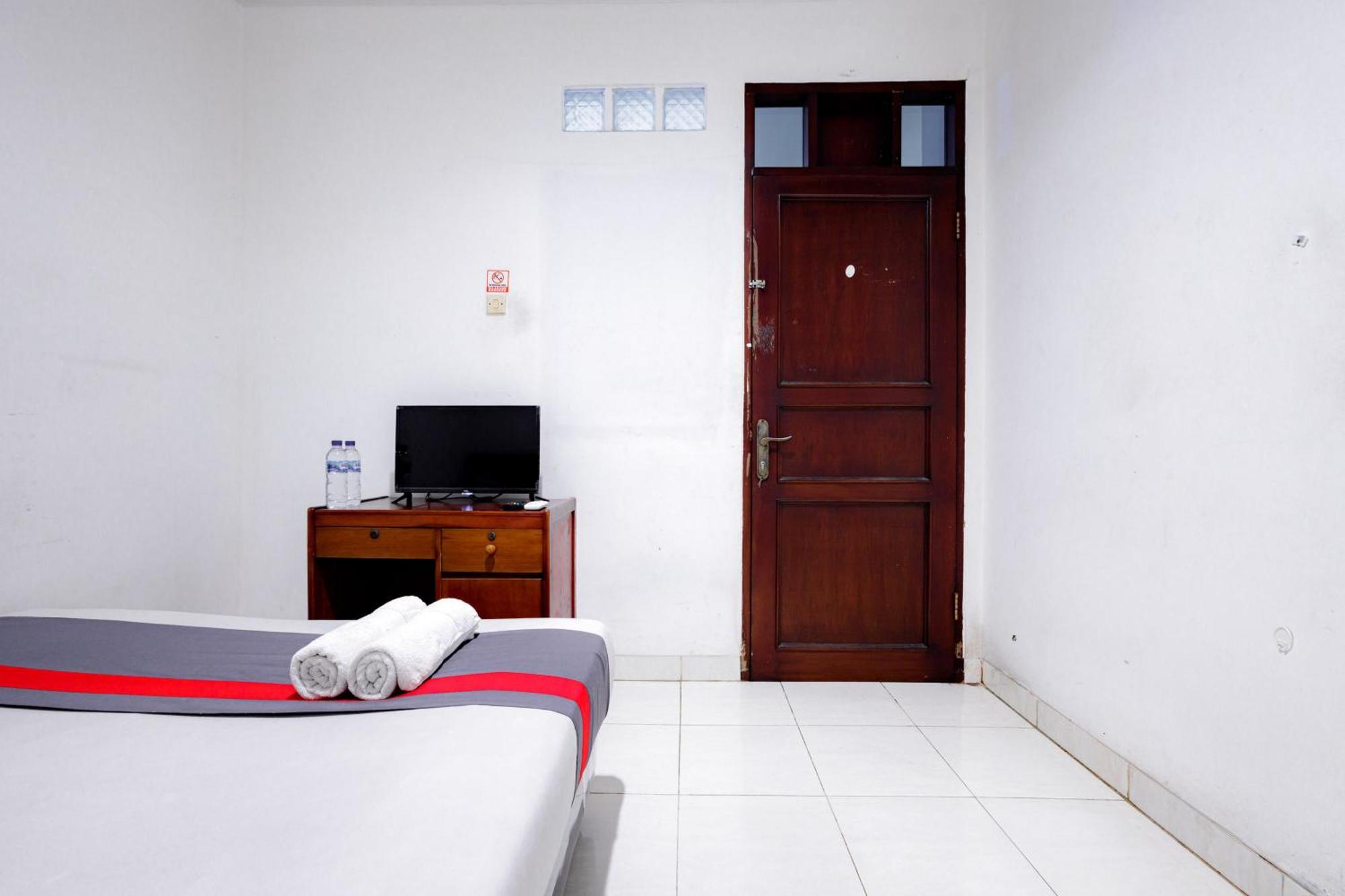J&B Rooms Tomang Jakarta Mitra Reddoorz Dış mekan fotoğraf